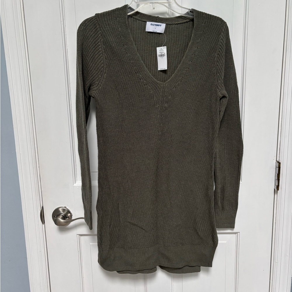 Old Navy Women's V-Neck Sweater in Olive